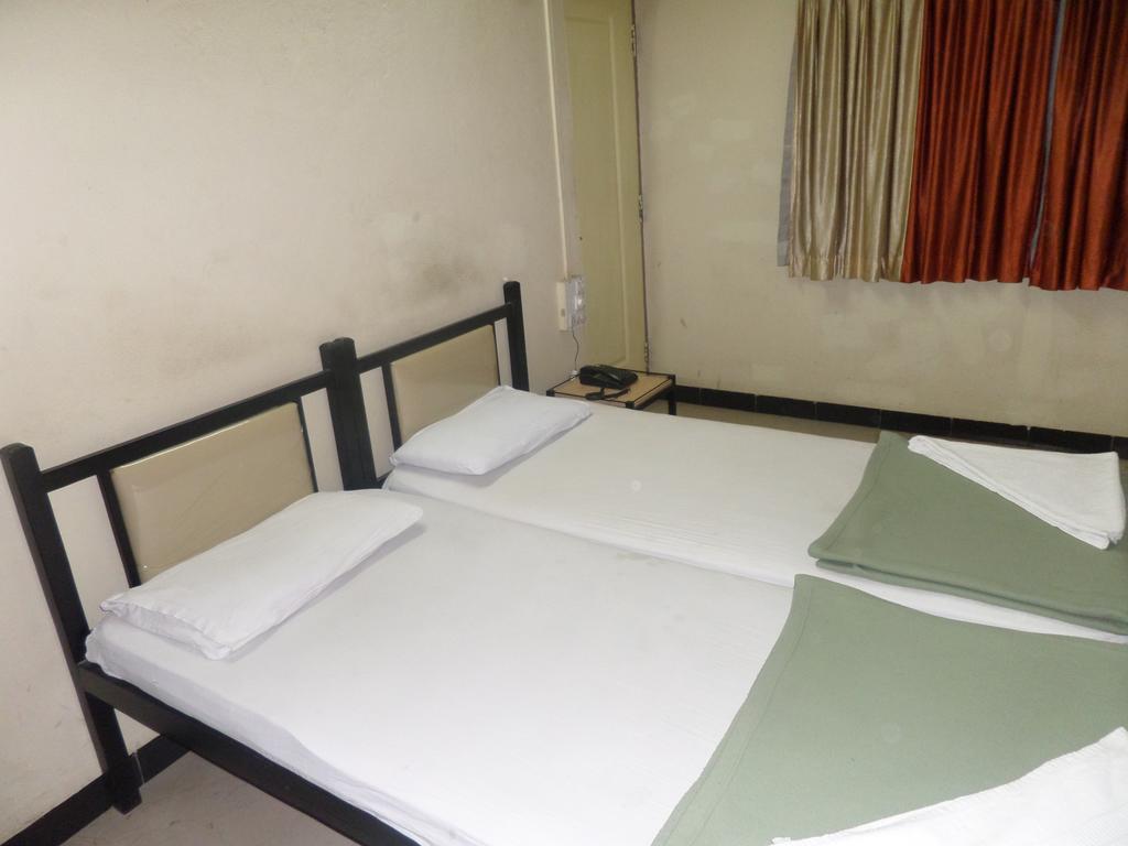 Chalukya Deluxe Hotel Kolhapur Exterior foto