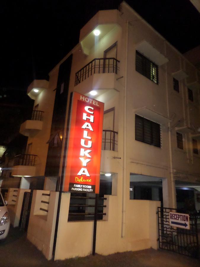 Chalukya Deluxe Hotel Kolhapur Exterior foto